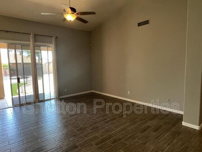 Foto del edificio - 13139 W Granada Rd