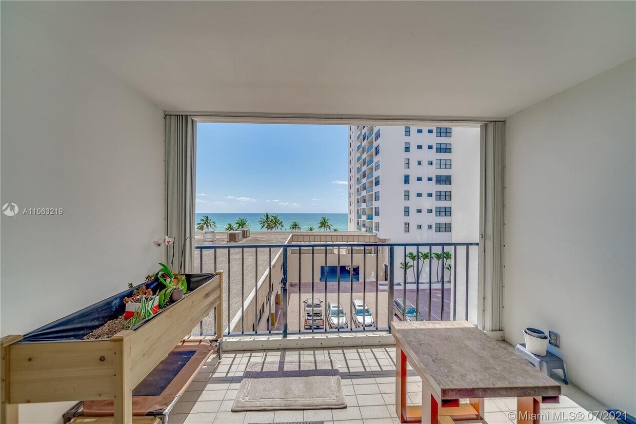 Primary Photo - 2401 S Ocean Dr