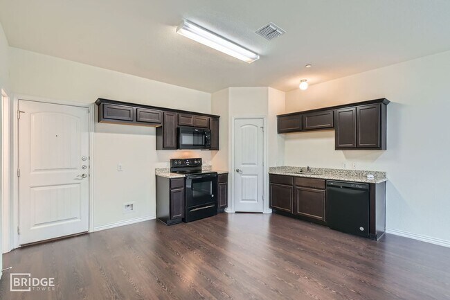 Foto del edificio - 1349 Lakecrest Ln