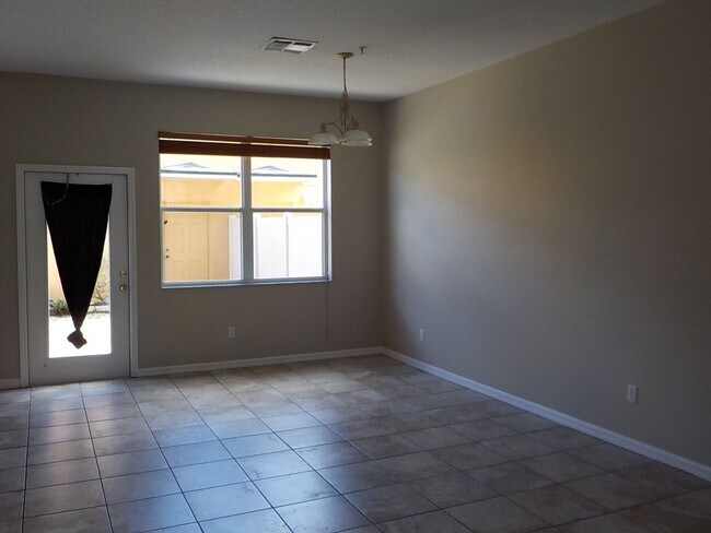 Foto del edificio - Beautiful 3/2.5 Town home w/Garage  in Lee...