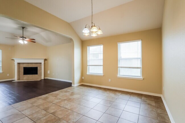 Foto del edificio - 5203 Lost Cove Ln