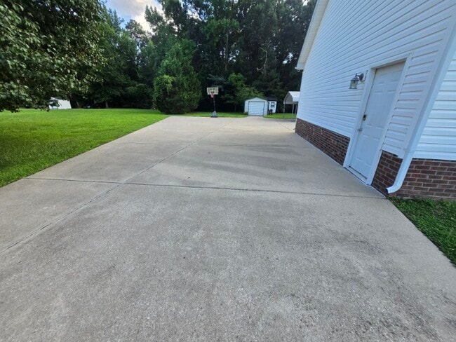 Building Photo - 6151 Harrisontown Rd