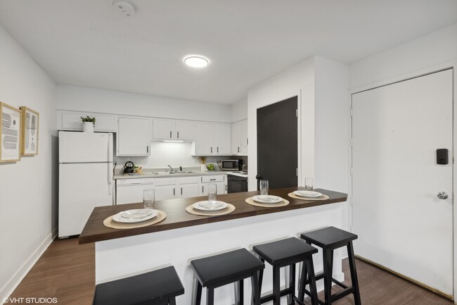 Building Photo - Twin Oaks Residences