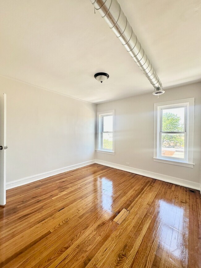 Foto del edificio - 3701 W Division St