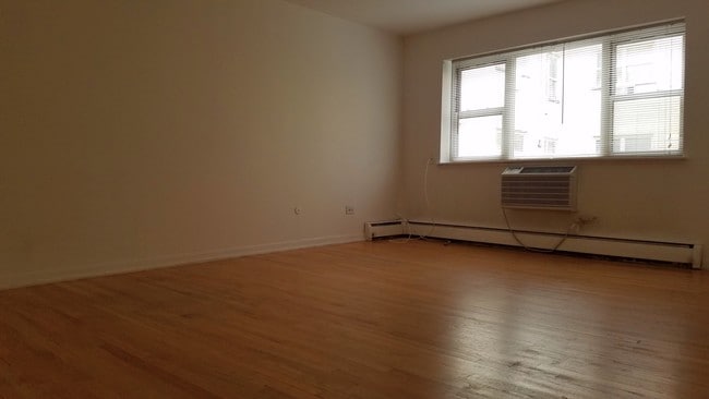 Building Photo - 420 W Aldine Ave