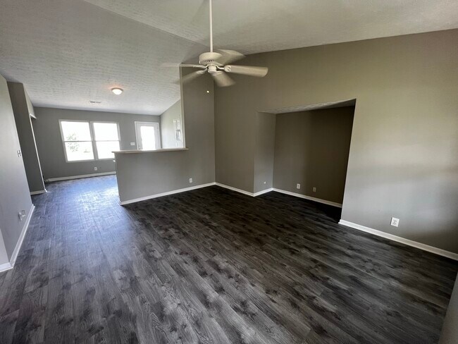 Foto del edificio - 6526 Hunters Creek Blvd