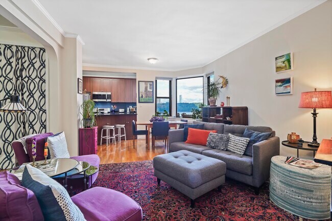 Foto del edificio - 158-18 Riverside Dr W