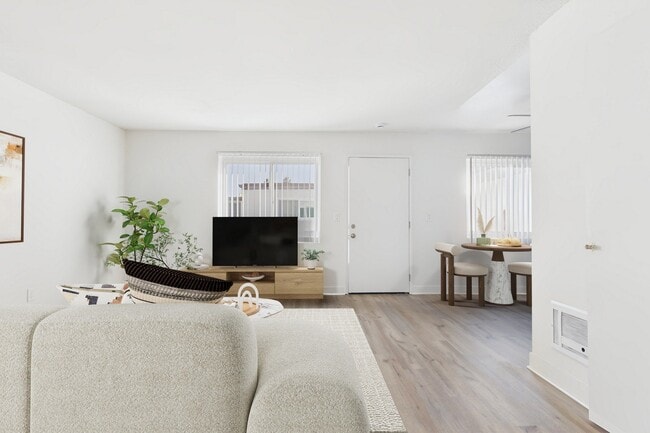 Building Photo - Gilmore  Apartments Van Nuys