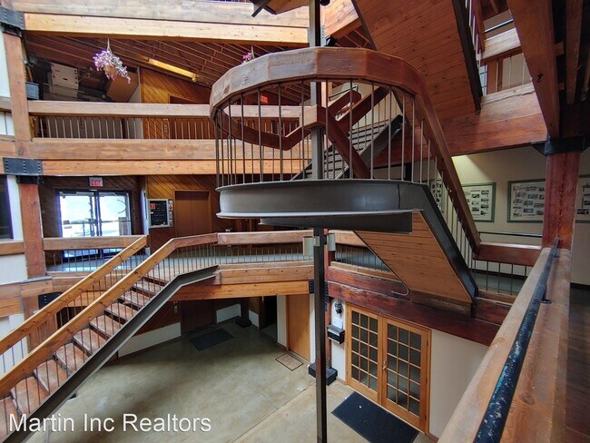 Building Photo - 2 br, 1 bath House - 722 Water St #202