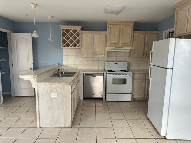 Building Photo - 1503 Kiwi Ave