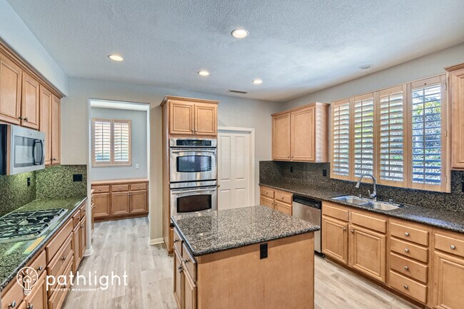 Foto del edificio - 5846 Greyville Pl, Rancho Cucamonga, CA, 9...