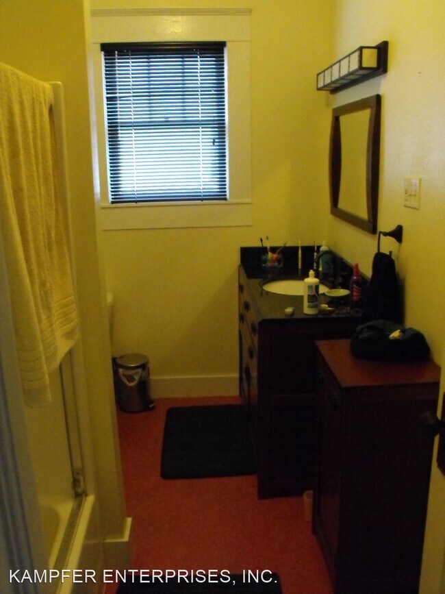Foto del edificio - 3 br, 1 bath House - 902 SW 11TH ST