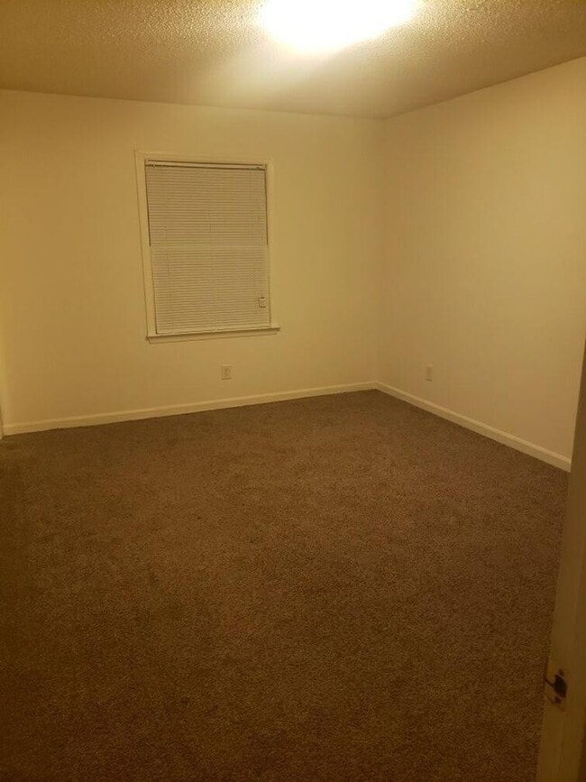 Building Photo - Carriage Hill Apartments