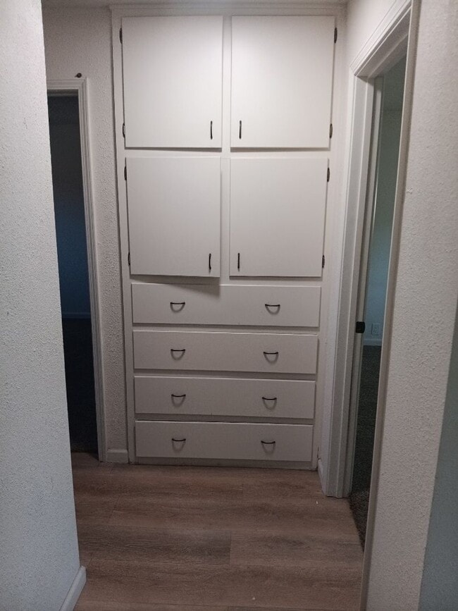 Foto del edificio - Charming 2-bedroom, 1-bathroom! Showings available soon!