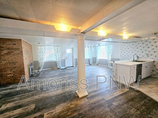 Building Photo - 1764 N James St