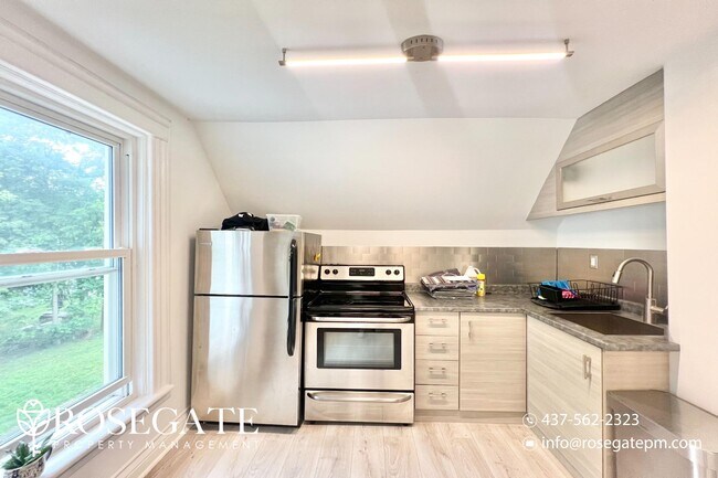 Photo du bâtiment - Cozy 2-Bedroom Unit in the Heart of London...