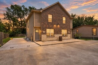 Building Photo - 10022 Raymondville Rd