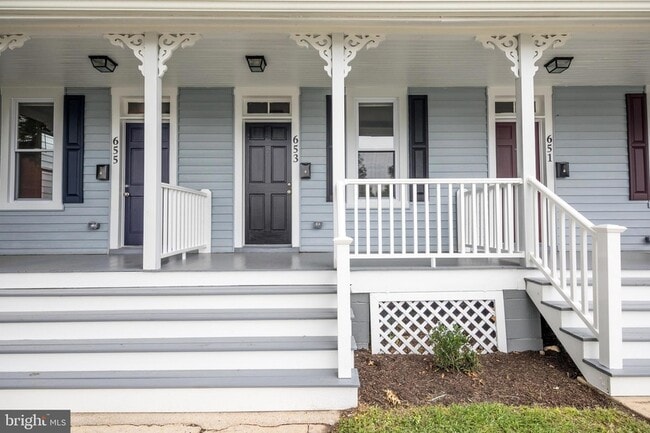 Building Photo - 653 Bourbon St