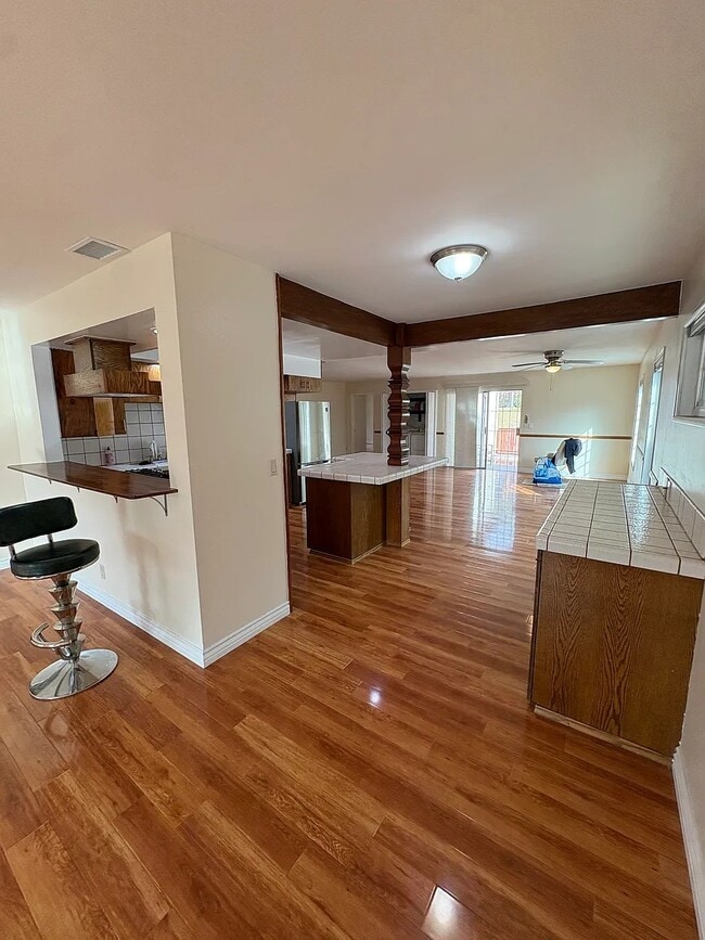 Foto del edificio - 1843 Santa Fe Ave