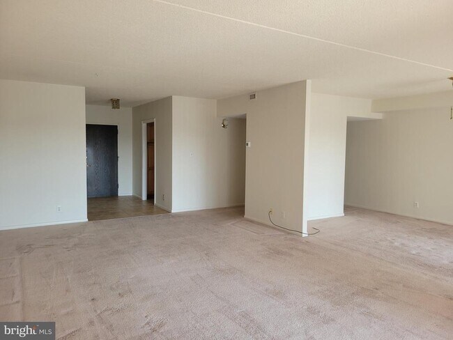 Building Photo - 20637 Valley Forge Cir