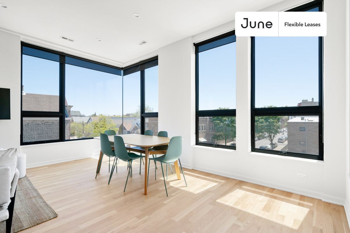 Foto principal - 2122 S Hoyne Ave