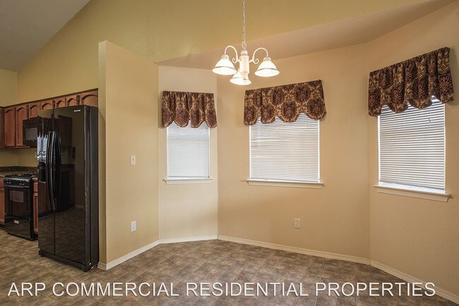 Building Photo - 3 br, 2 bath House - 701 Portillo Dr