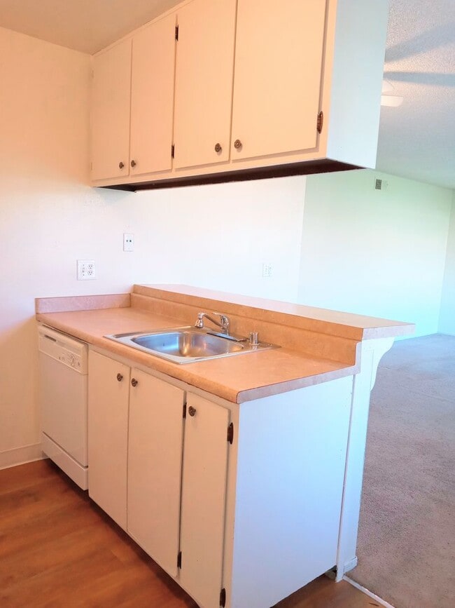 Foto del edificio - Ground Floor 2bd Condo With On-site Laundr...