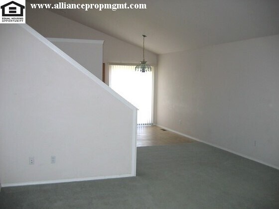 Building Photo - Affordable Spacious, Split-Level 4 Bedroom...