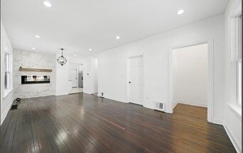 Building Photo - 143 W 107th St