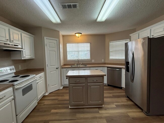 Building Photo - 280 Limestone Cir