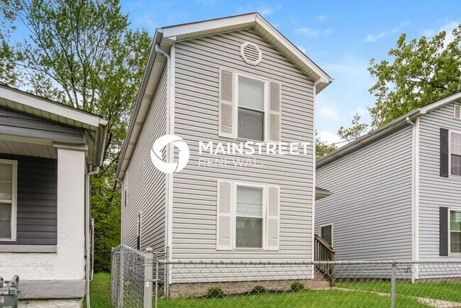 Foto del edificio - 3 Bedroom Pet-Friendly Home in Louisville, KY with Main Street Renewal