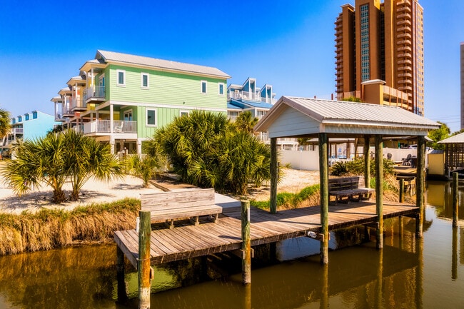 Building Photo - 105 W 7th St