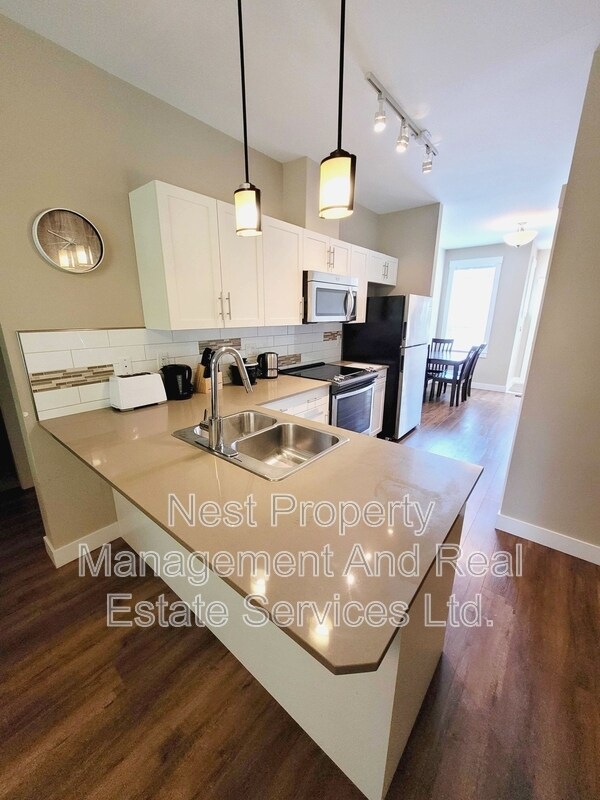 Building Photo - 110-110 Baxter Ave