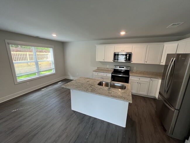 Building Photo - AVAILABLE NOW! 6545 BONANZA TRAIL GAINESVI...