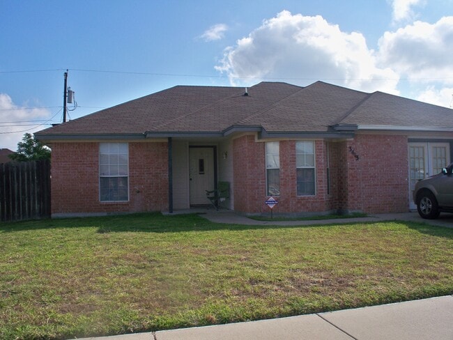 Building Photo - Converted Garage.
