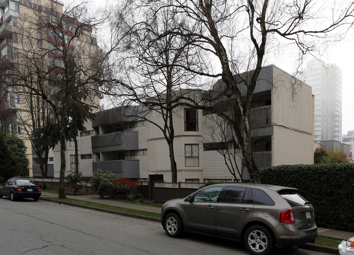 Building Photo - Harwood Apartments