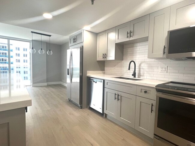 Foto del edificio - 2401 Collins Ave