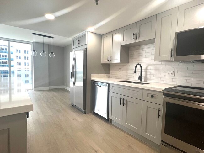 Building Photo - 2401 Collins Ave