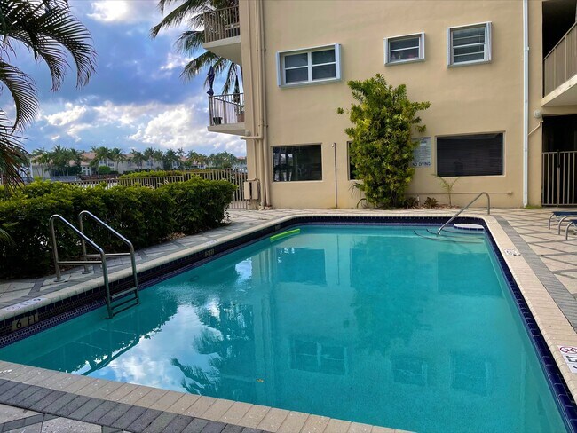 Pool View - 2600 S Ocean Dr