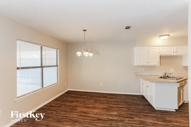 Building Photo - 6000 Lavaca Dr
