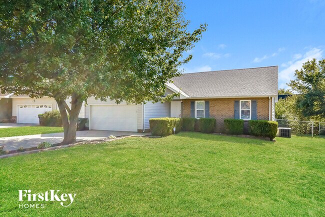 Building Photo - 1304 Venessa Dr
