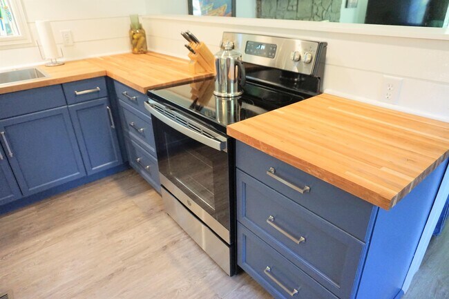 Foto del edificio - 1668 Littlefield Rd