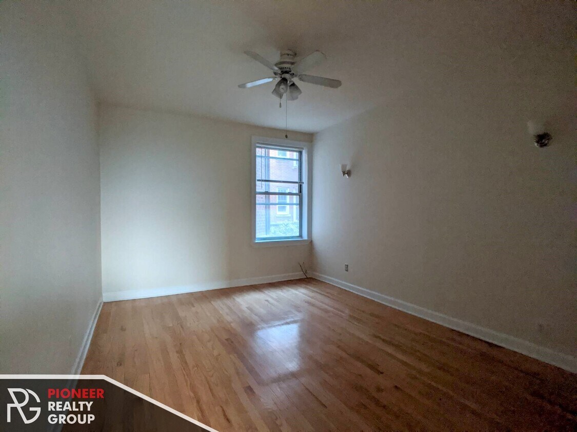 Foto principal - 533 W Aldine Ave