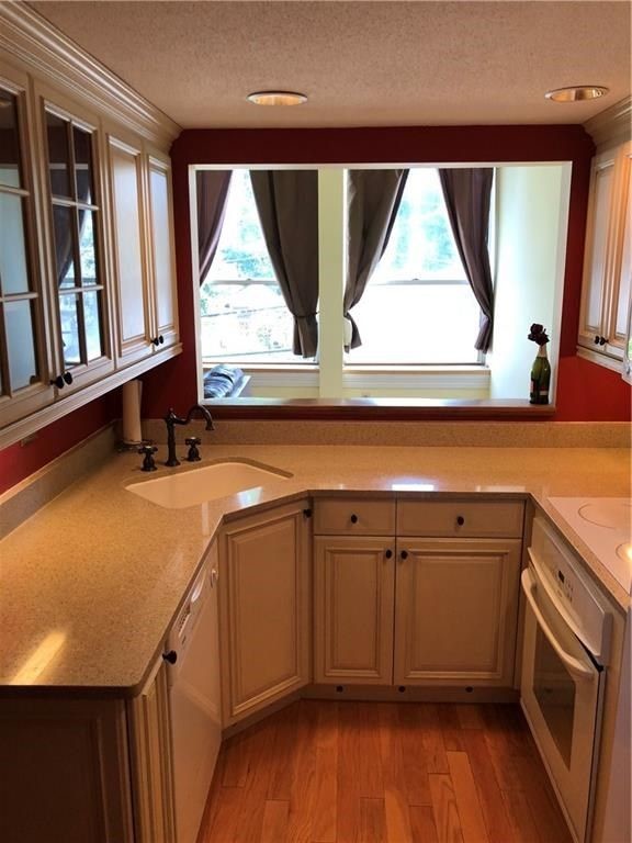 15 Curtis St, Cranston, RI 02920 Condo for Rent in Cranston, RI