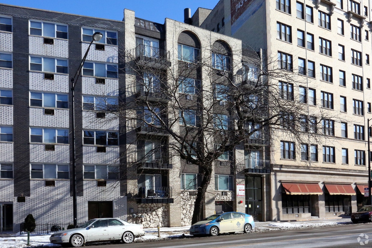 Building Photo - 6815 N Sheridan Rd