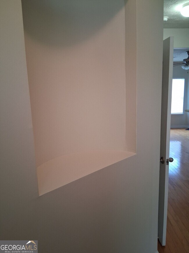 Building Photo - 6208 Ellenwood Dr