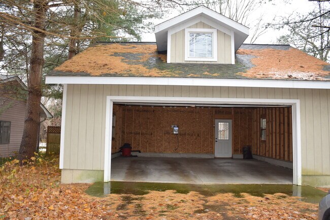 Garage - 67 Union St