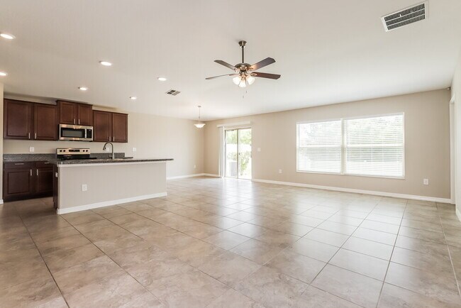 Foto del edificio - 15708 Charr Island St