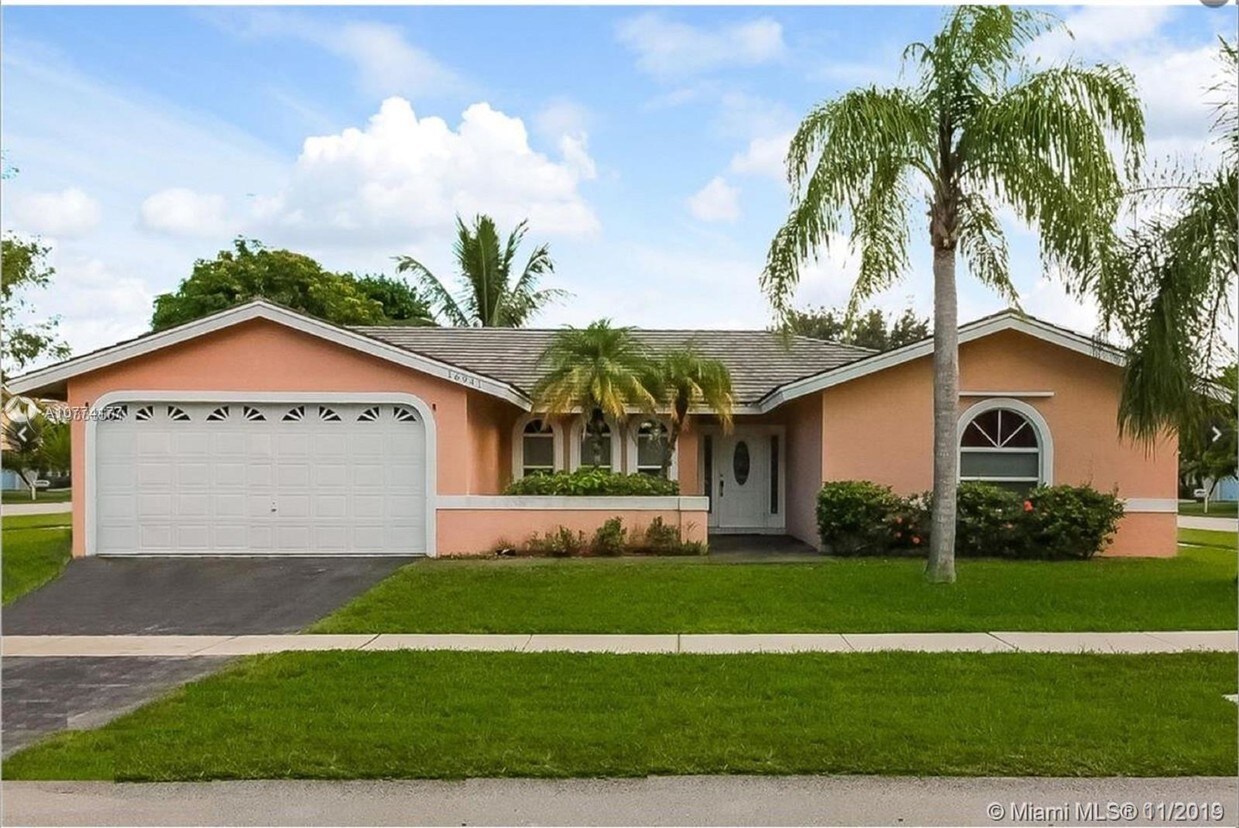 Foto principal - 16941 SW 5th St