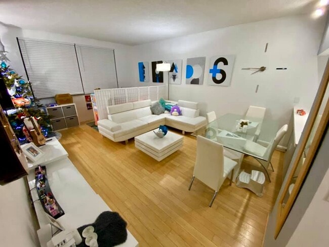 Building Photo - 540 Brickell Key Dr